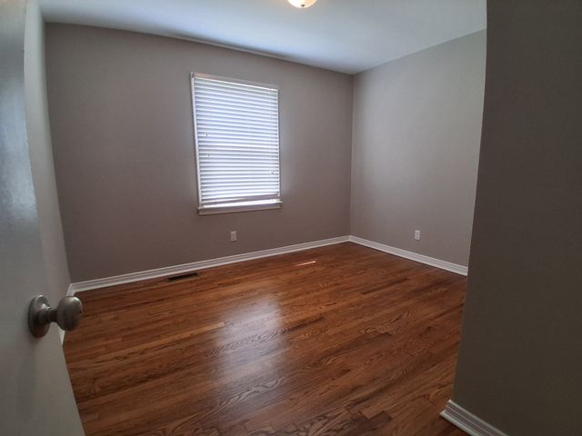 1923 Woodmont Dr, Columbia, TN 38401