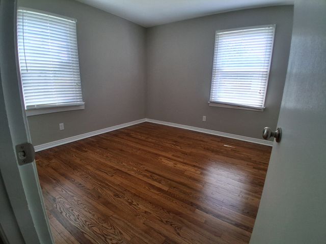 1923 Woodmont Dr, Columbia, TN 38401