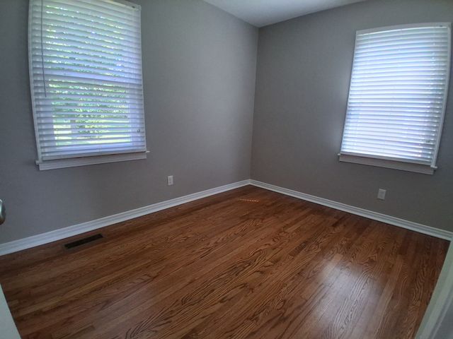 1923 Woodmont Dr, Columbia, TN 38401