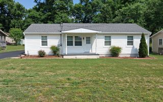 1923 Woodmont Dr, Columbia, TN 38401
