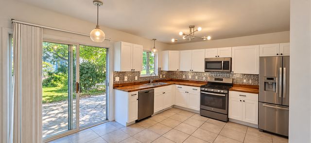 5511 Chantilly Circle, Lake In The Hills, IL 60156