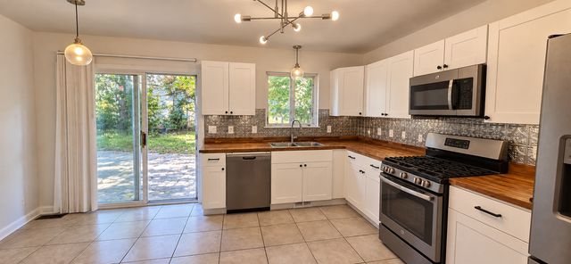 5511 Chantilly Circle, Lake In The Hills, IL 60156