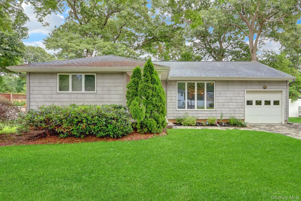 61 Gridley Street, West Islip, NY 11795 — exterior