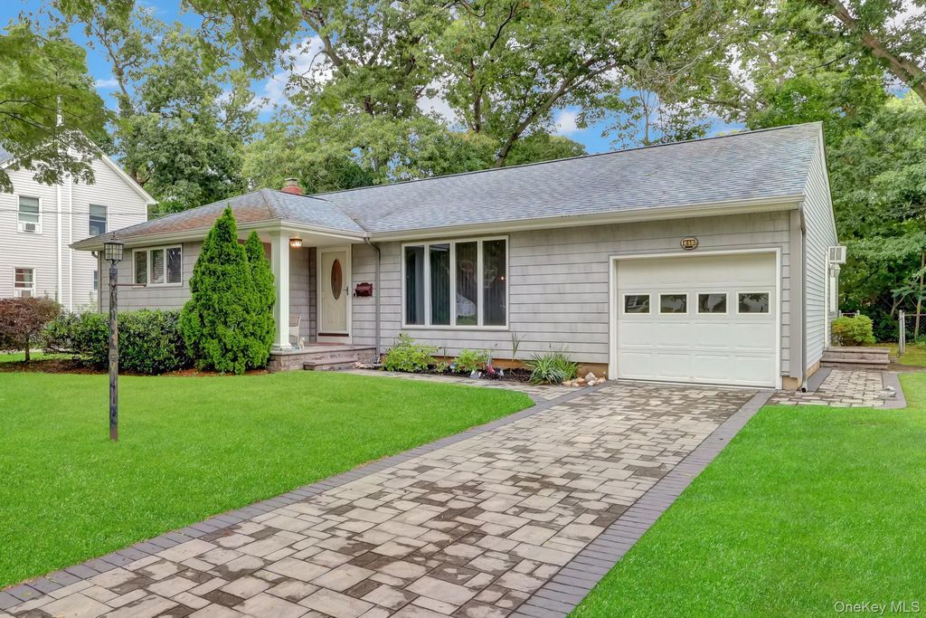 61 Gridley Street, West Islip, NY 11795 — photo 2