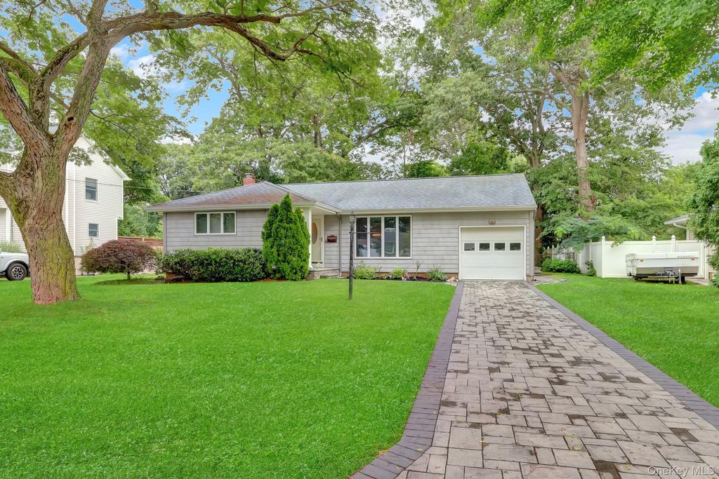 61 Gridley Street, West Islip, NY 11795 — photo 3