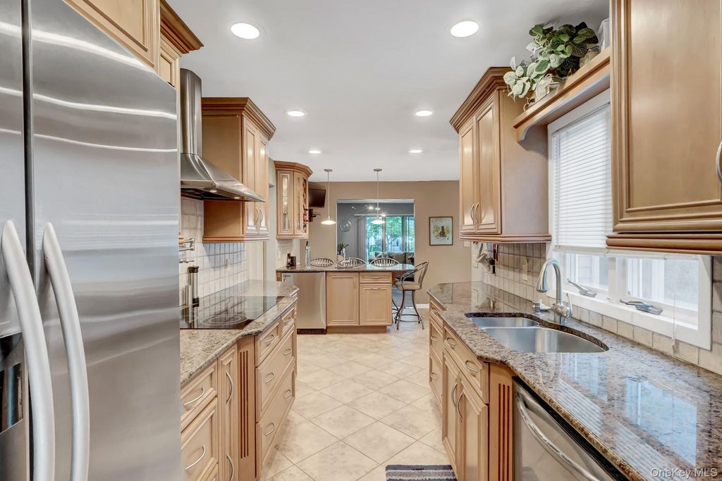 61 Gridley Street, West Islip, NY 11795 — photo 4