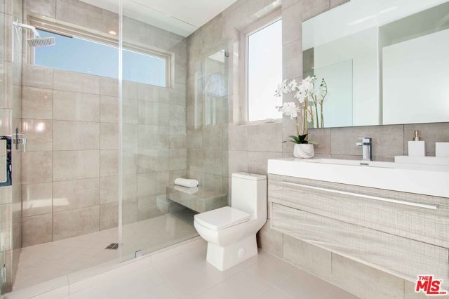 361 N Genesee Avenue 4, Los Angeles, CA 90036