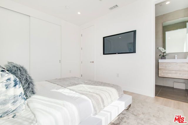 361 N Genesee Avenue 4, Los Angeles, CA 90036