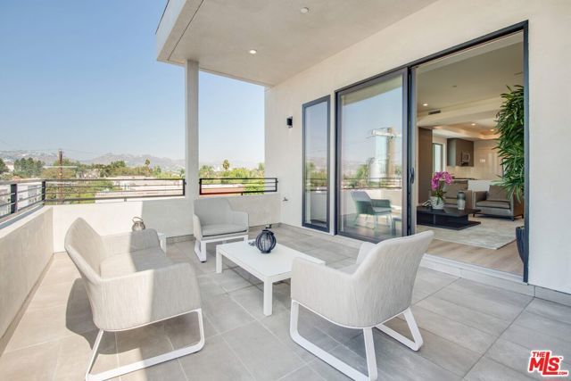 361 N Genesee Avenue 4, Los Angeles, CA 90036