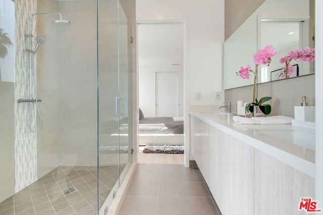 361 N Genesee Avenue 4, Los Angeles, CA 90036