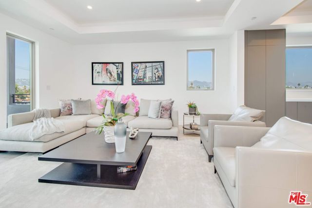 361 N Genesee Avenue 4, Los Angeles, CA 90036