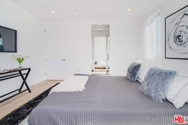 361 N Genesee Avenue 4, Los Angeles, CA 90036