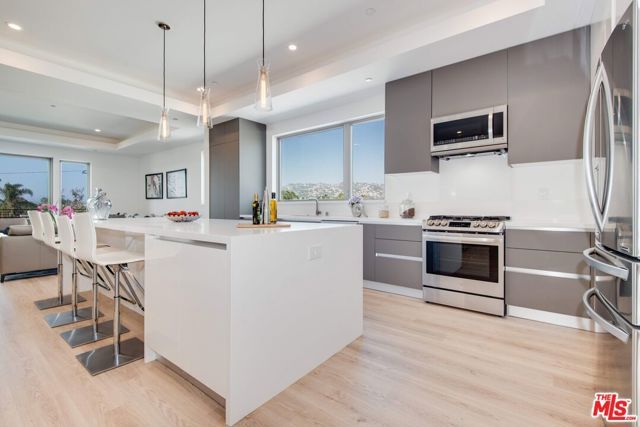 361 N Genesee Avenue 4, Los Angeles, CA 90036