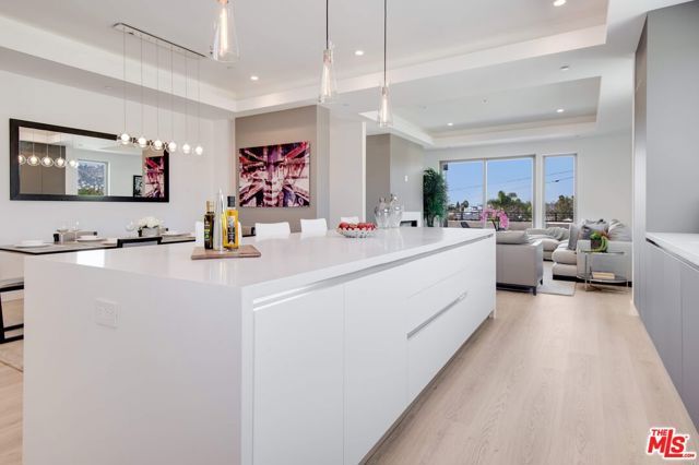 361 N Genesee Avenue 4, Los Angeles, CA 90036