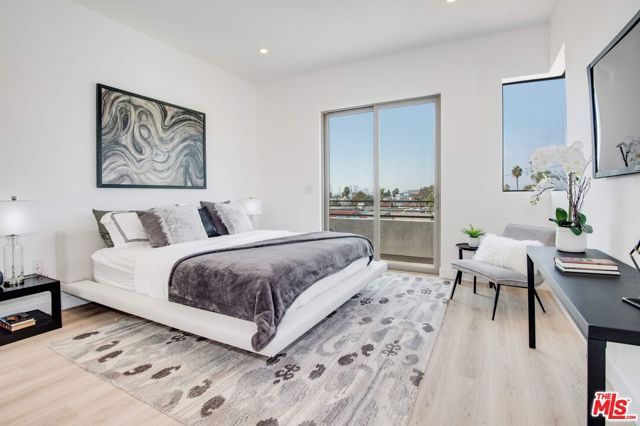 361 N Genesee Avenue 4, Los Angeles, CA 90036
