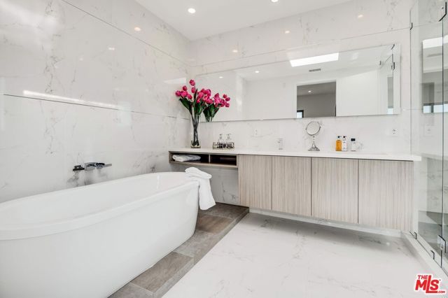 361 N Genesee Avenue 4, Los Angeles, CA 90036