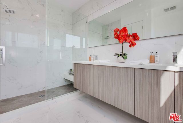 361 N Genesee Avenue 4, Los Angeles, CA 90036