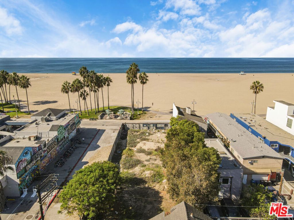 723 Ocean Front Walk, Venice, CA 90291 — exterior