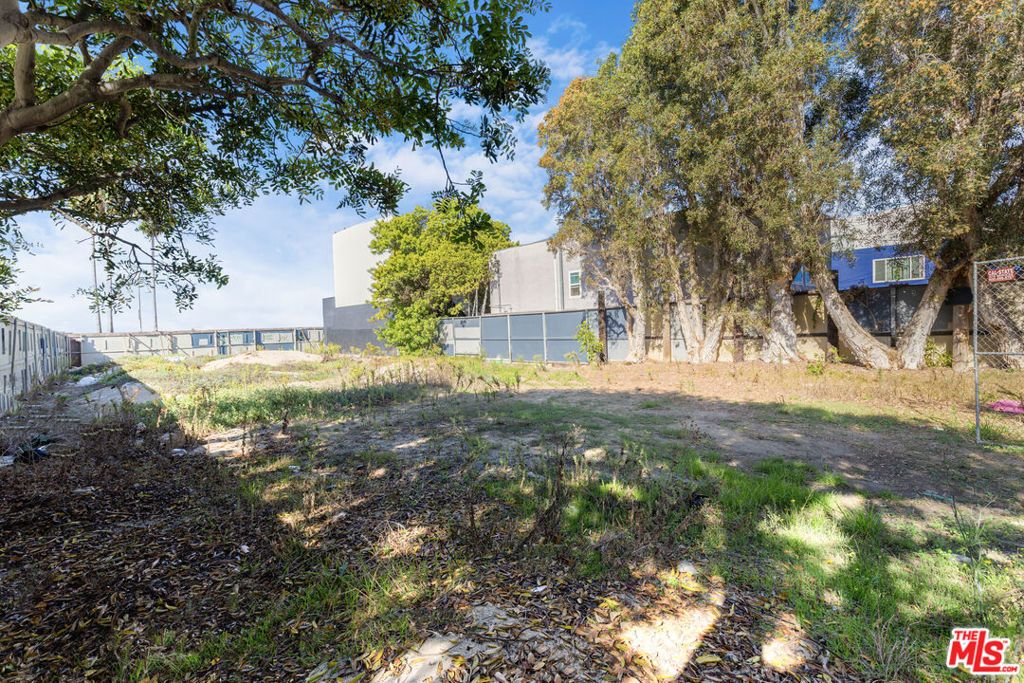 723 Ocean Front Walk, Venice, CA 90291 — photo 2