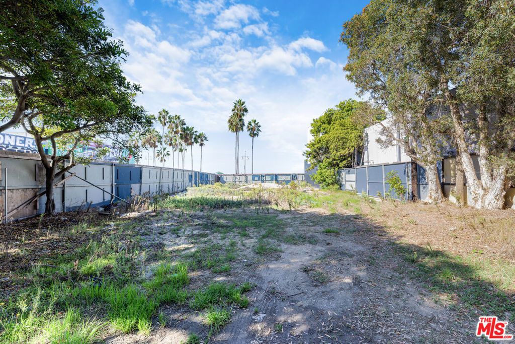 723 Ocean Front Walk, Venice, CA 90291 — photo 3