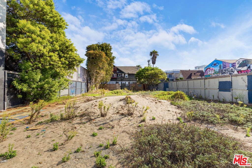 723 Ocean Front Walk, Venice, CA 90291 — photo 4
