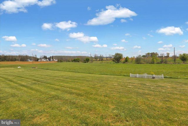 404 SOUTHFIELD DR, Oley, PA 19547
