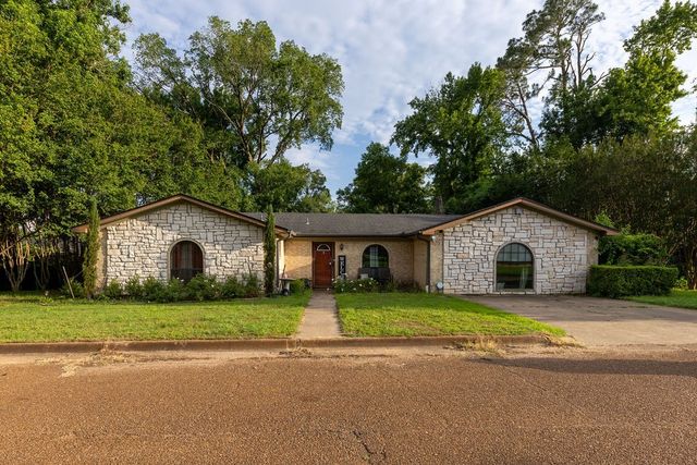 303 Wanda Drive, Winnsboro, TX 75494