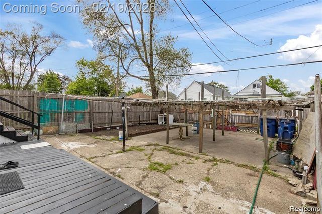 5151 Yemans Street, Hamtramck, MI 48212