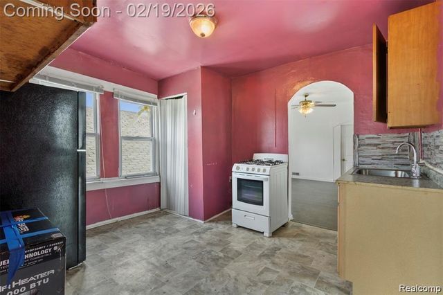 5151 Yemans Street, Hamtramck, MI 48212