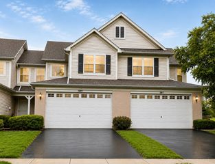 509 Silver Charm Drive, Oswego, IL 60543