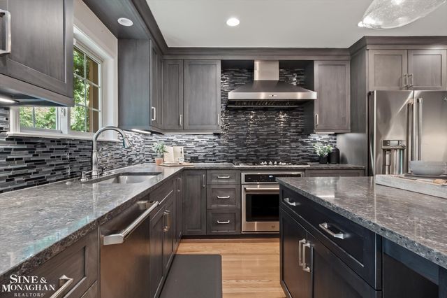 263 Lakeland Street, Grosse Pointe, MI 48230