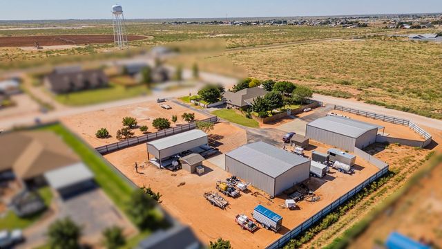 6611 Driftwood Dr, Gardendale, TX 79758