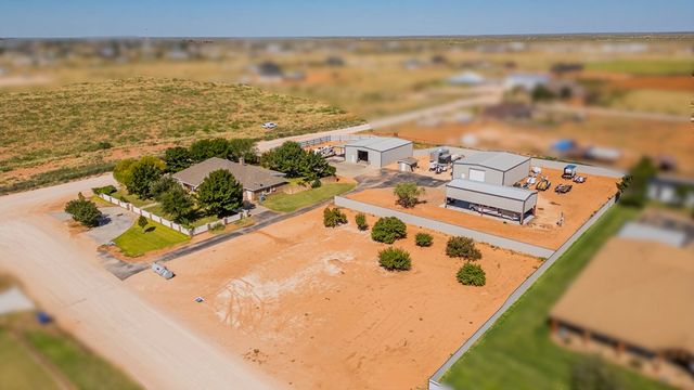 6611 Driftwood Dr, Gardendale, TX 79758