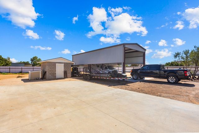 6611 Driftwood Dr, Gardendale, TX 79758