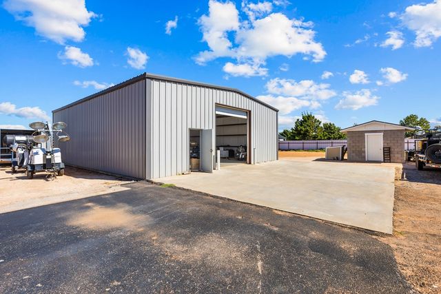 6611 Driftwood Dr, Gardendale, TX 79758