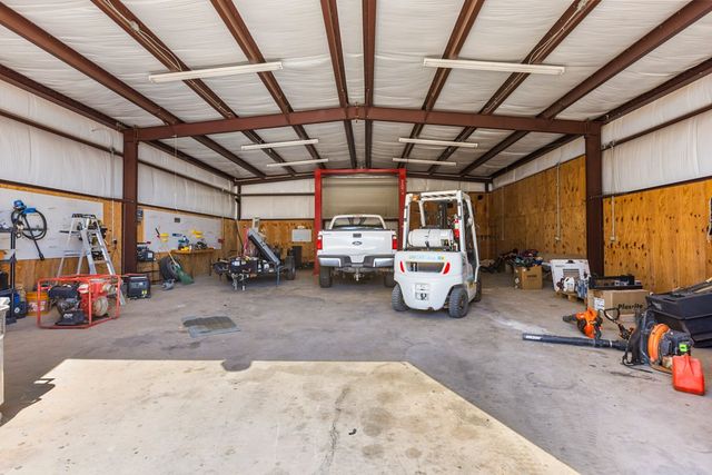 6611 Driftwood Dr, Gardendale, TX 79758