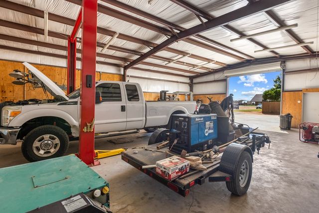 6611 Driftwood Dr, Gardendale, TX 79758