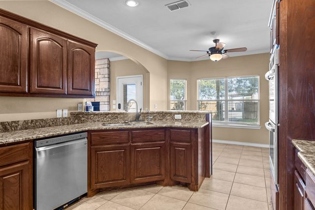 6611 Driftwood Dr, Gardendale, TX 79758