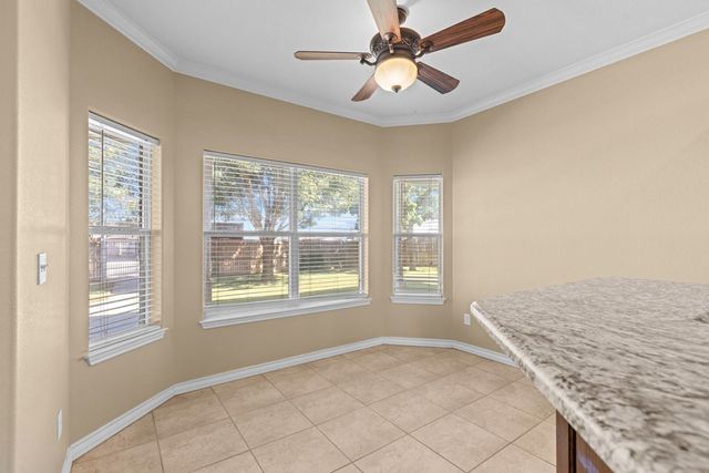 6611 Driftwood Dr, Gardendale, TX 79758