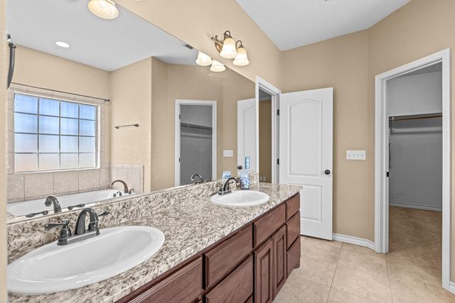 6611 Driftwood Dr, Gardendale, TX 79758