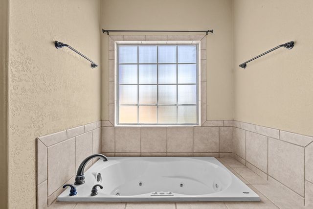 6611 Driftwood Dr, Gardendale, TX 79758