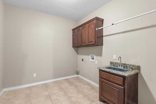 6611 Driftwood Dr, Gardendale, TX 79758