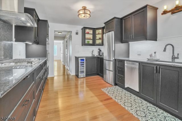 240 Riveredge Dr, Chatham Twp., NJ 07928