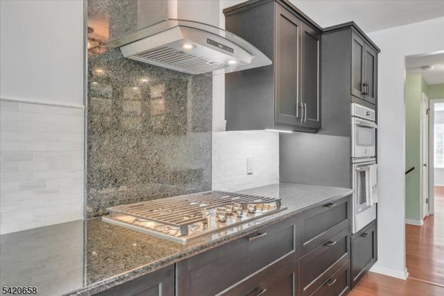 240 Riveredge Dr, Chatham Twp., NJ 07928