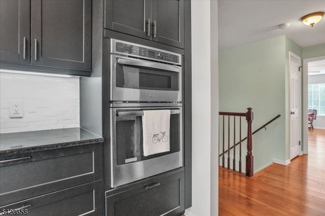 240 Riveredge Dr, Chatham Twp., NJ 07928