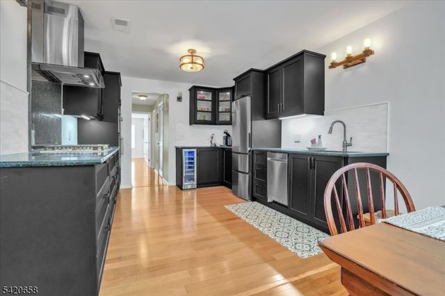 240 Riveredge Dr, Chatham Twp., NJ 07928