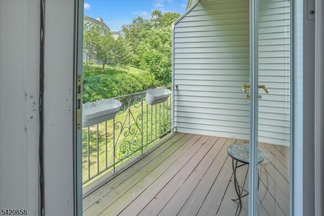 240 Riveredge Dr, Chatham Twp., NJ 07928