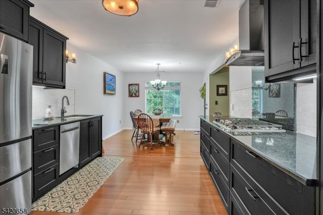 240 Riveredge Dr, Chatham Twp., NJ 07928