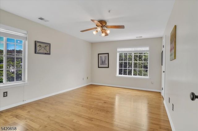 240 Riveredge Dr, Chatham Twp., NJ 07928