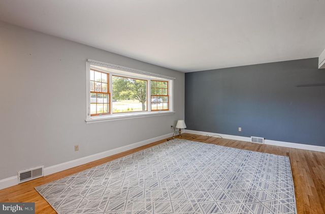 2401 BELL DR, Reading, PA 19609